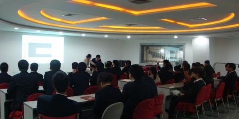 梁晶《服務(wù)接待禮儀》授課見證 提升婚姻介紹服務(wù)質(zhì)量的關(guān)鍵